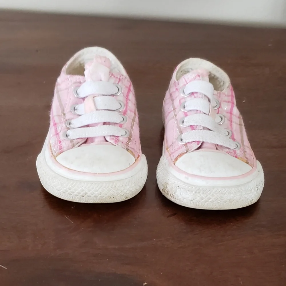 Converse Infant Girl's Sneaker Size 4